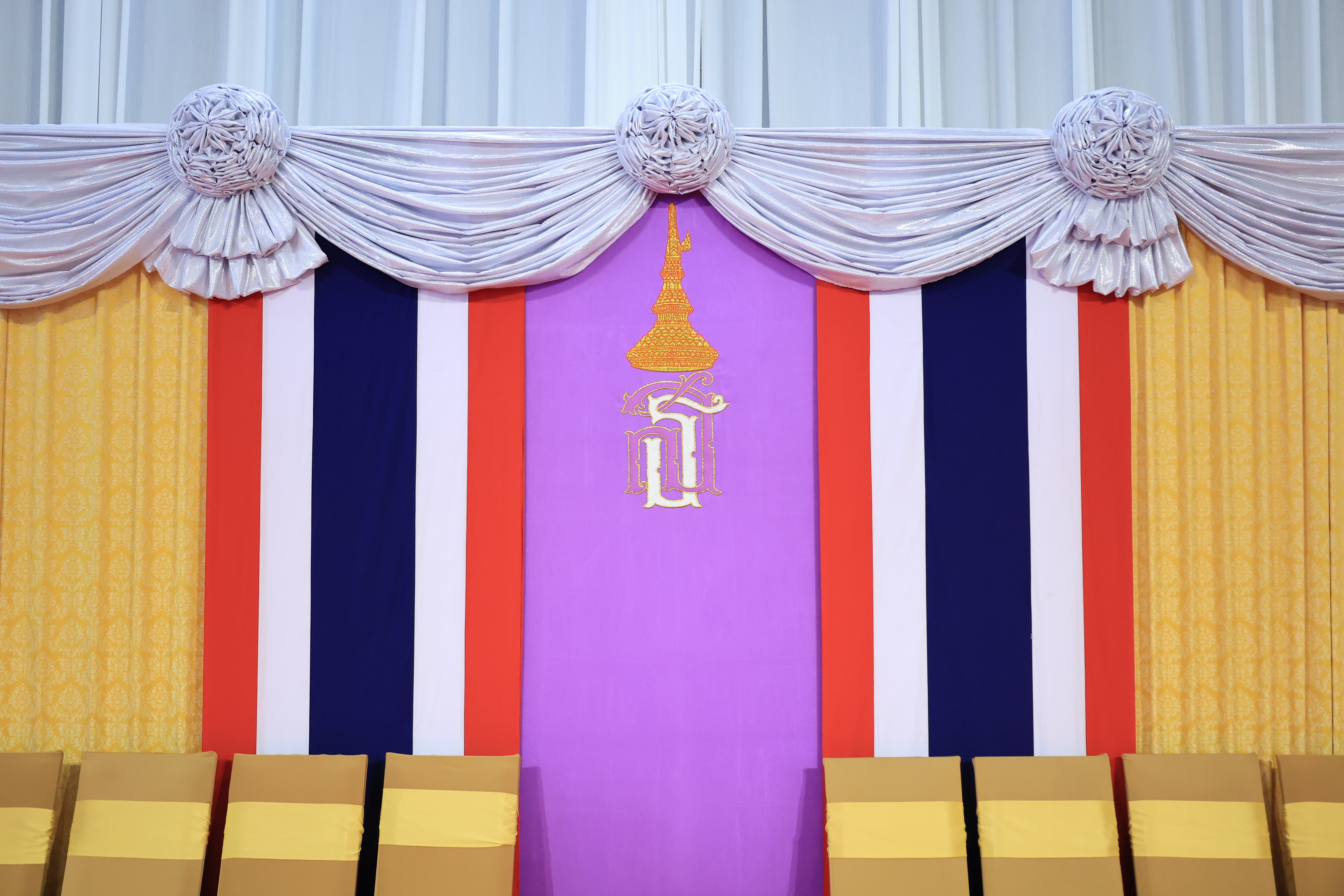 title - สำนักงานการปฏิรูปที่ดินเพื่อเกษตรกรรม ร่วมเฝ้าฯ รับเสด็จ สมเด็จพระกนิษฐาธิราชเจ้า กรมสมเด็จพระเทพรัตนราชสุดา ฯ สยามบรมราชกุมารี เสด็จพระราชดำเนินไปทรงเปิดงานเทิดพระเกียรติและน้อมรำลึก ในพระมหากรุณาธิคุณของสมเด็จพระนางเจ้าสิริกิติ์ พระบรมราชินีนาถ พระบรมราชชนนีพันปีหลวง “ภูษา ธัญญา ราชินี”